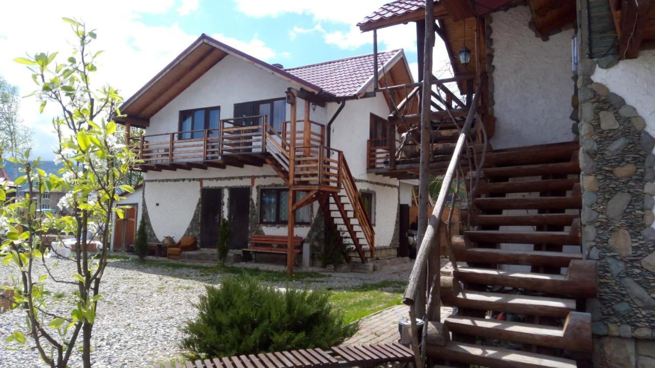 Апартаменти "У Кузьмича" 2 Mykulytjyn Exteriör bild