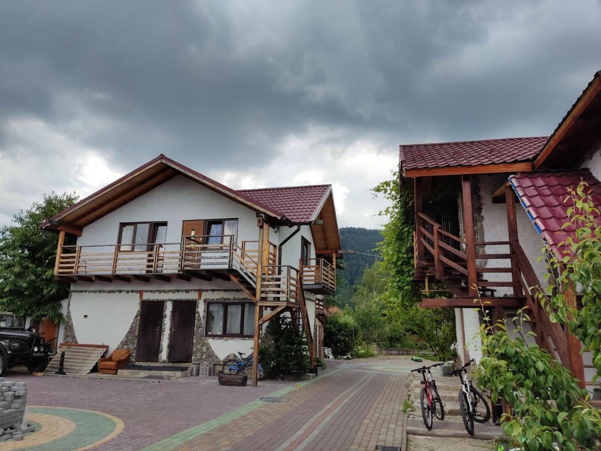 Апартаменти "У Кузьмича" 2 Mykulytjyn Exteriör bild
