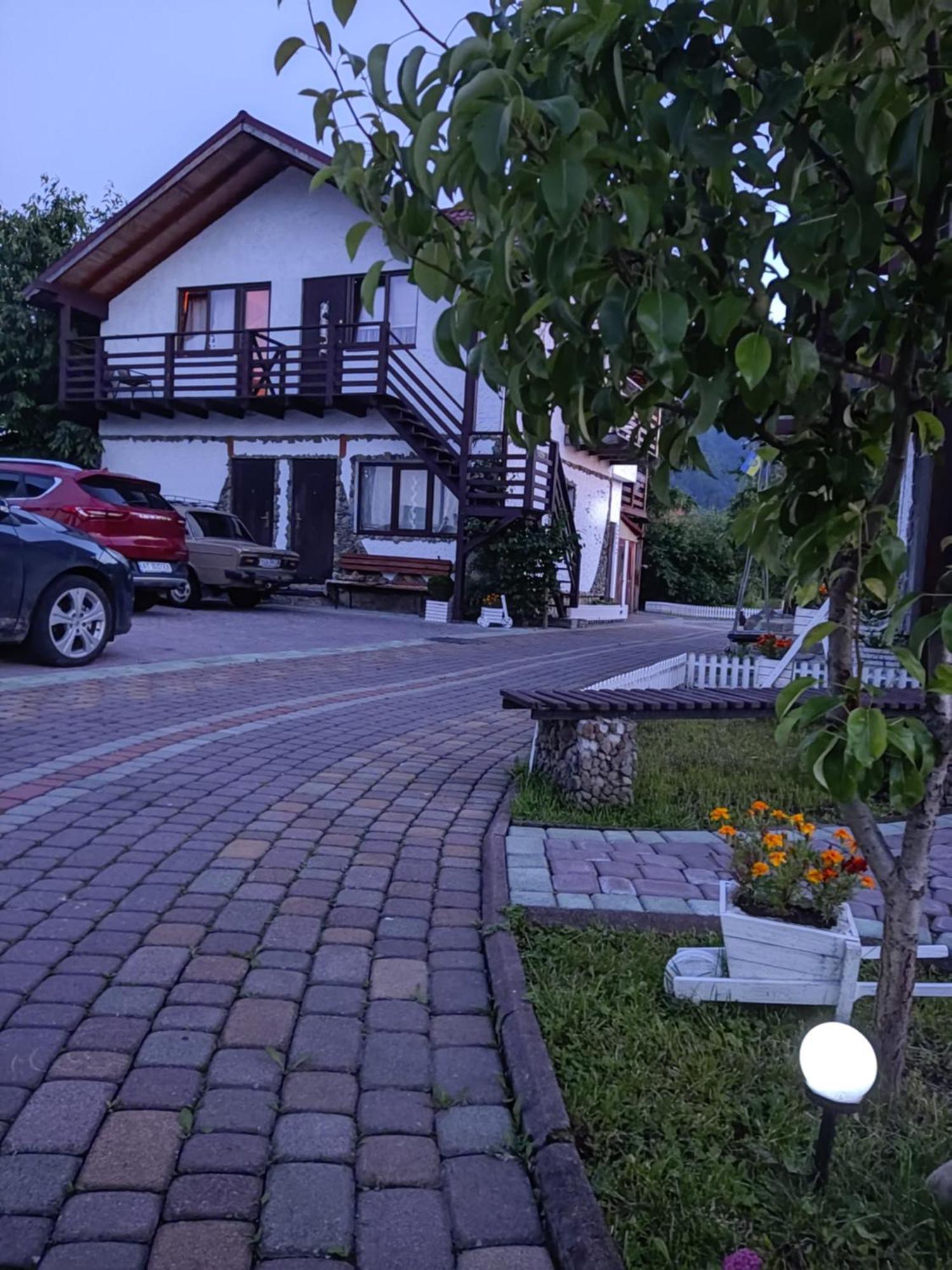 Апартаменти "У Кузьмича" 2 Mykulytjyn Exteriör bild
